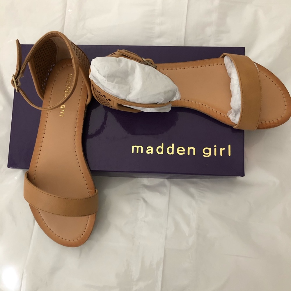 MADDEN GIRL  Znapshot cognac sandals size 6